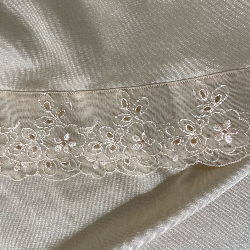 Vintage Women’s Cream Lace Trimmed Midi Half Slip Lingerie Foundation - Picture 6 of 11